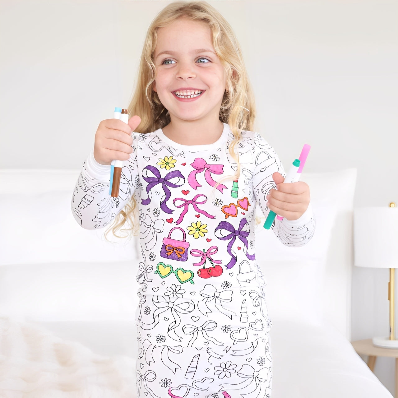 Pijama Coloritos + Kit com Canetinhas Laváveis de Brinde