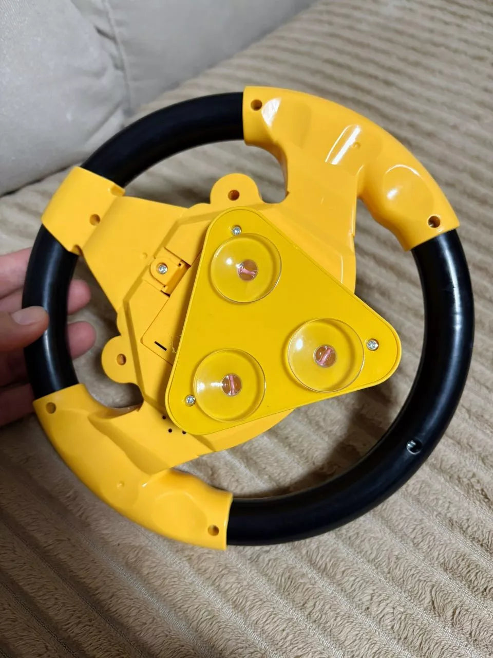 As três ventosas no verso do volante